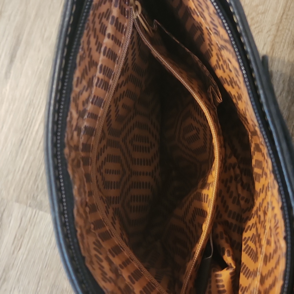 Axcess by Liz Claiborne Purse/Crossbody - Picture 7 of 9